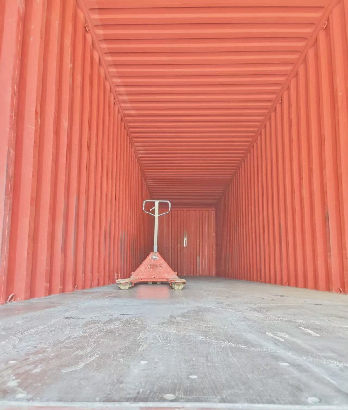 Empty 40HQ container